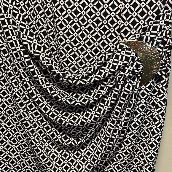 Cute and comfortable Thalia Sodi dress. Navy and White with gold embellishments. - Picture 3 of 4